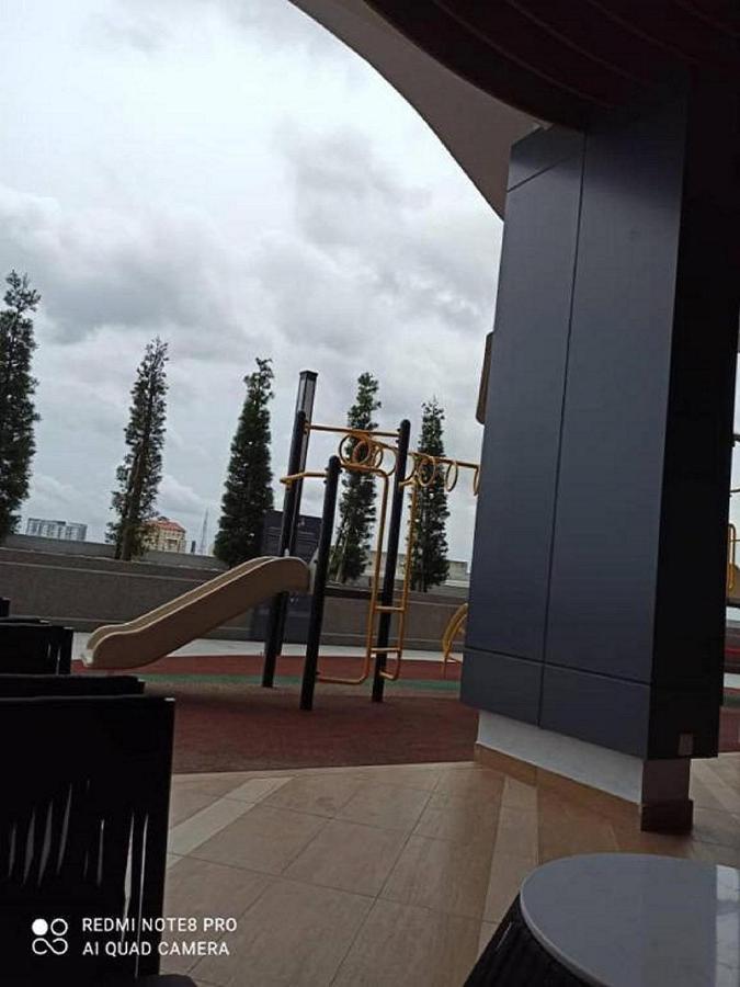 Zulanie Suite Troika Residence: Golden Triangle Oasis with Pool Kota Bharu Exterior photo