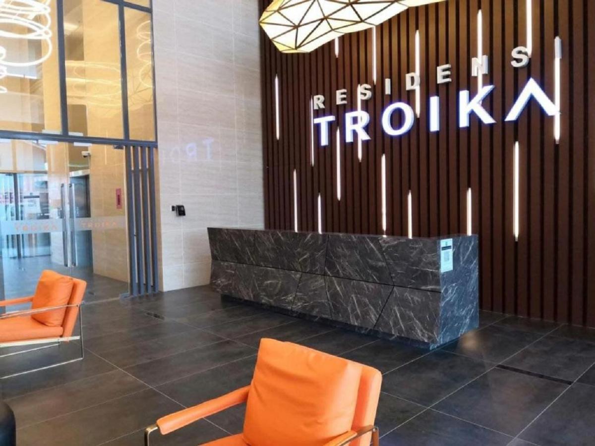 Zulanie Suite Troika Residence: Golden Triangle Oasis with Pool Kota Bharu Exterior photo