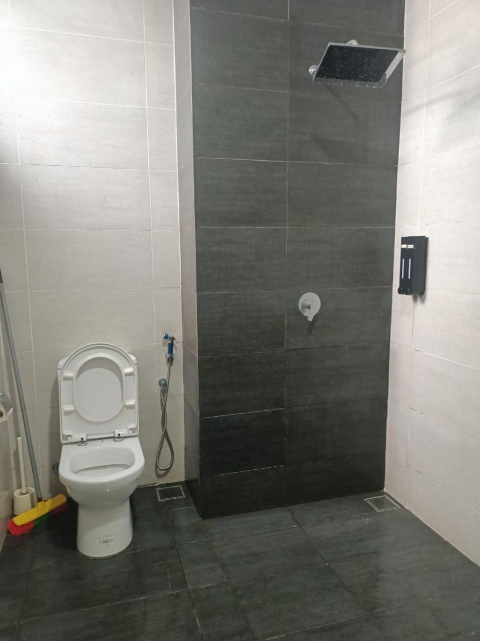 Zulanie Suite Troika Residence: Golden Triangle Oasis with Pool Kota Bharu Room photo
