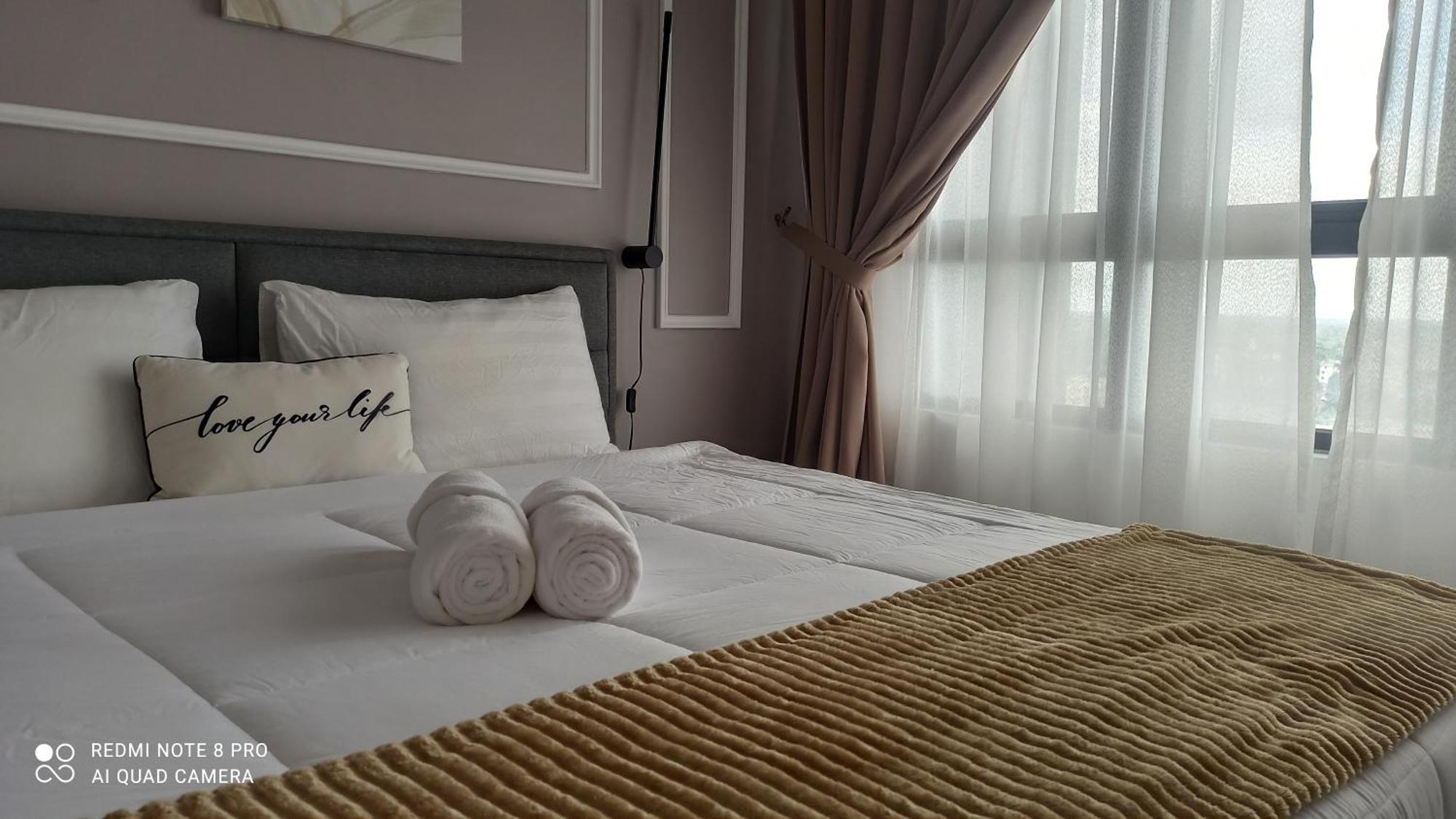 Zulanie Suite Troika Residence: Golden Triangle Oasis with Pool Kota Bharu Exterior photo